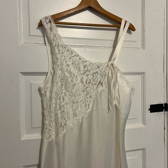 Vintage Gold label Victoria Secret ivory white night gown M - Picture 2 of 10